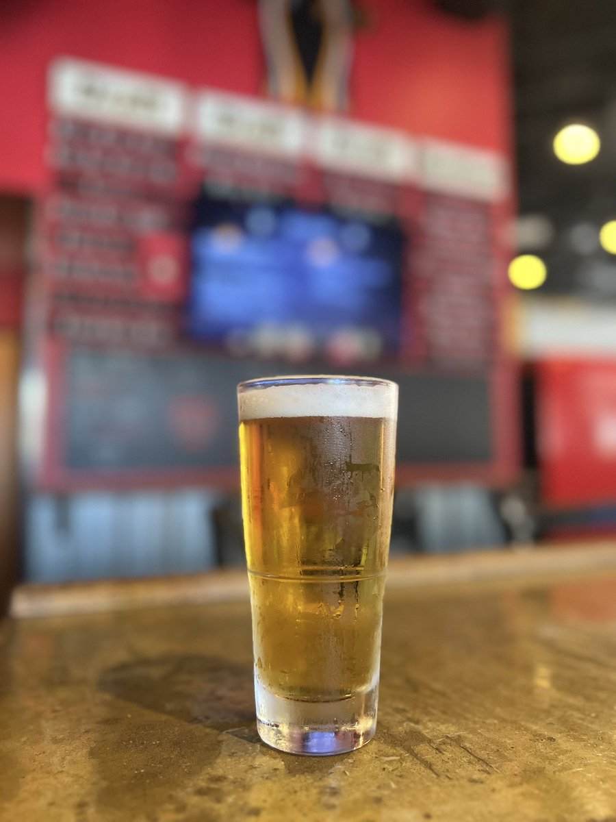 Modelo for $2.50? Yeah, you’re staying for another round 🍺 #BurgerU #ucf #modelo #campus