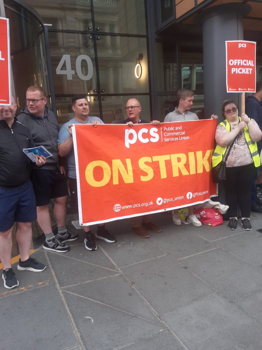 NSSN_AntiCuts's tweet image. #NSSN sends #solidarity to members of @pcs_union on #strike at #MyCSP - #Liverpool picket line
#PCSonStrike
More info - pcs.org.uk/news-events/ne…