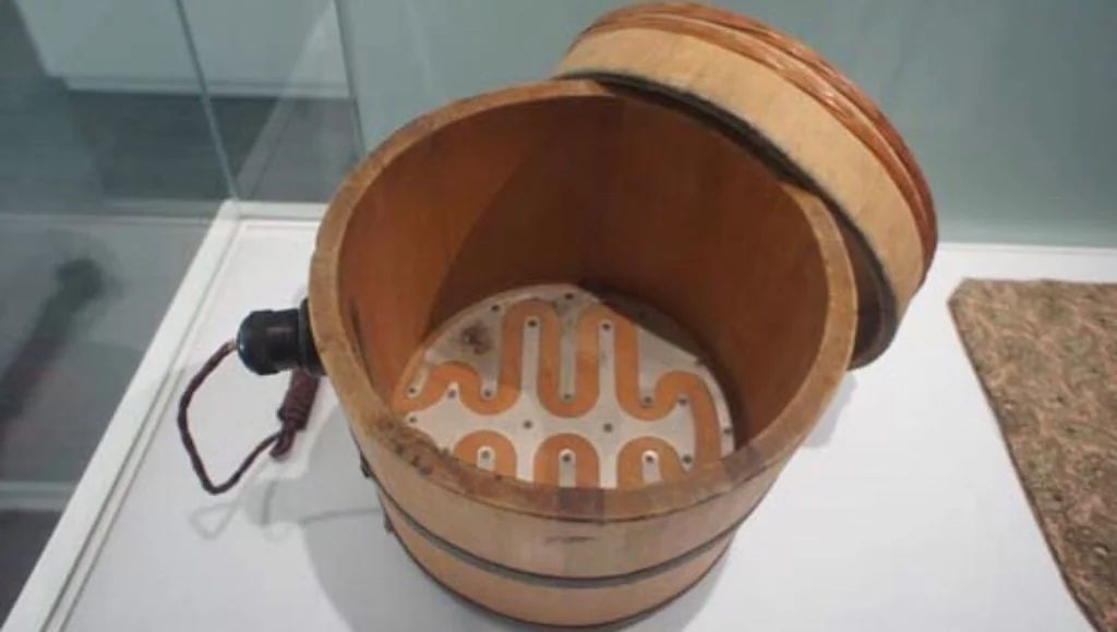 PicturesFoIder's tweet image. Sony was founded in 1946. This electric rice cooker was their first product.