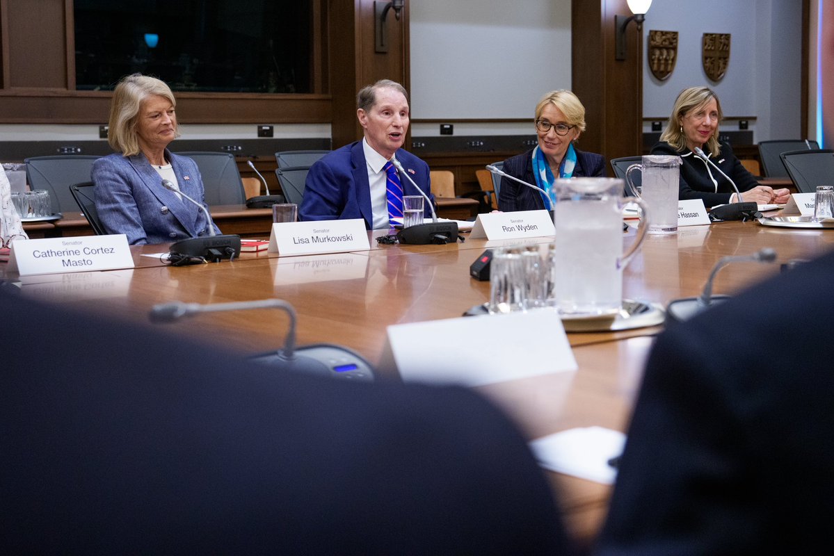 MarkJCarney's tweet image. Welcomed U.S. Senators for a productive meeting today on trade and the important economic impact of our Canadian businesses in their home states.
As we negotiate a new economic and security relationship with the U.S., we remain focused on securing the best deal for Canadians.