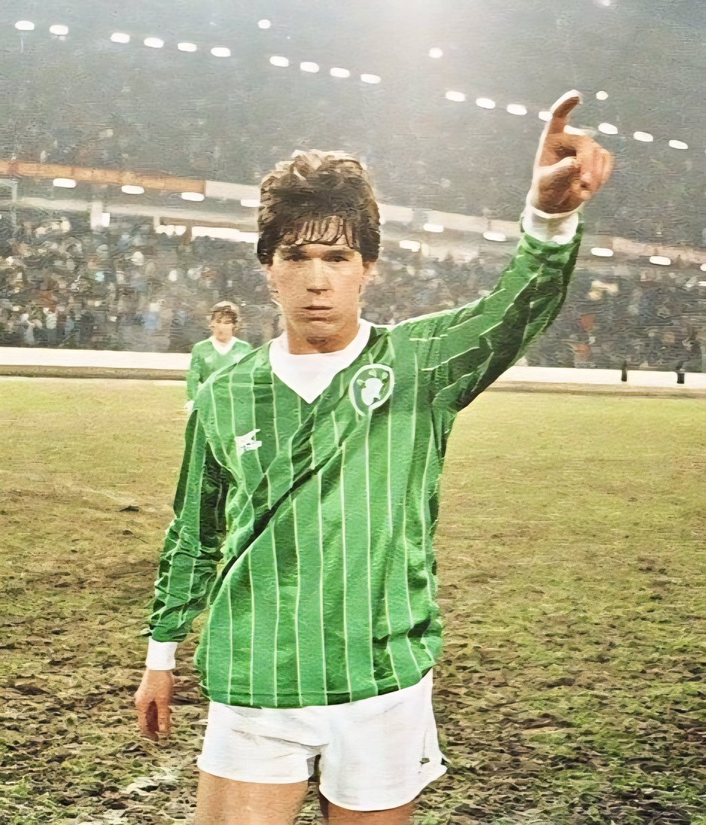 fussballgeekz's tweet image. In Flesh & Fantasy
Dimitris Saravakos, a #Panathinaikos ☘️ 🇬🇷 legend, joined Syllogos Melagos from #Panionios in 1984 & embarked on a 10 year first-spell in #Ambelokipi that observed 3 #Greek titles & 6 cup triumphs installing himself in the pantheon of greatest #Tryfili.
