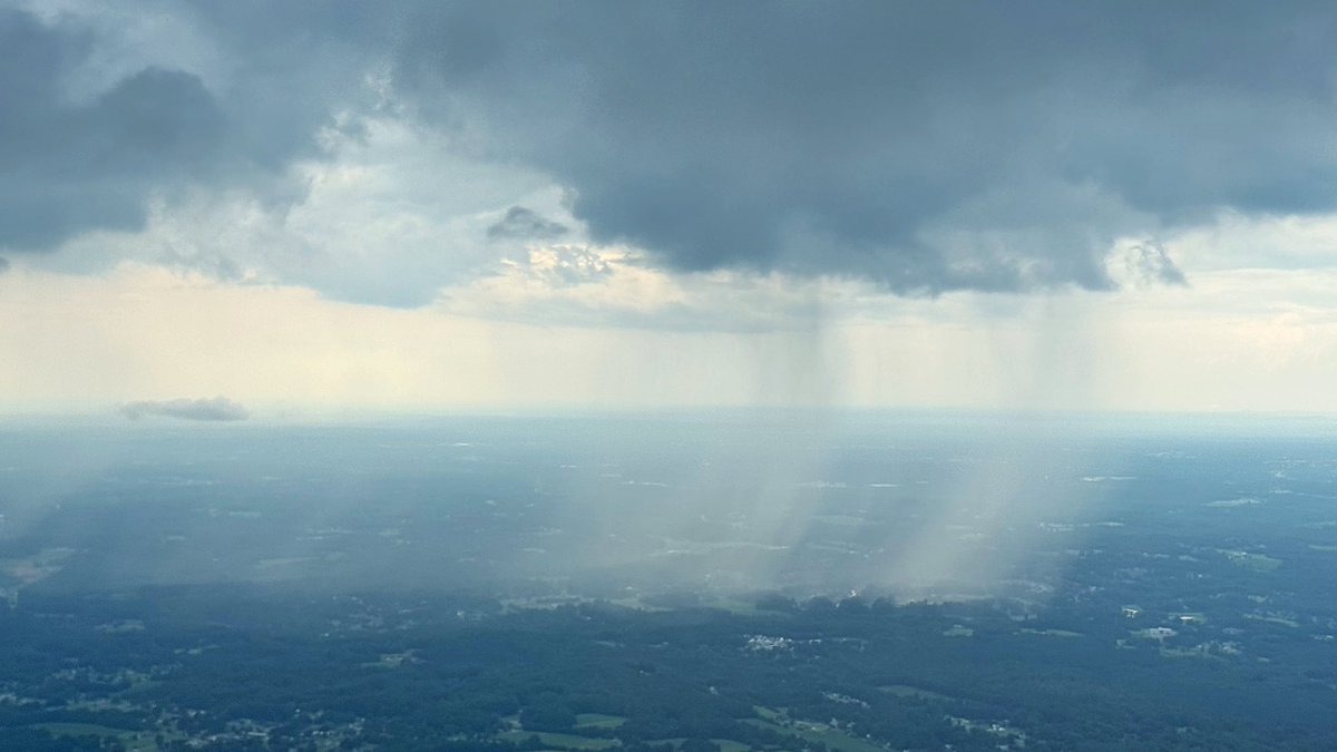 Final approach into @FlyFromPTI and rain storms hit different from the sky! 🤩 CC: <a href="/TimBuckleyWX/">Tim Buckley</a>