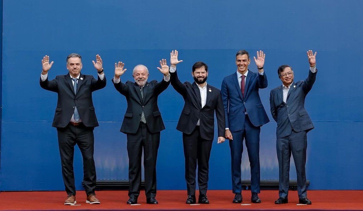 Centrealaune's tweet image. Prezidan ansanm peyi de goch sa yo: Chili, Espay, Brezil, Irigwe ak Kolonbi, rankontre lendi 21 jiyè 2025 la nan kapital peyi Chili, Santiago, pou chita pale sou defans Demokrasi, yon mond Miltilateralis, lit kont inegalite ak dezenfòmasyon.