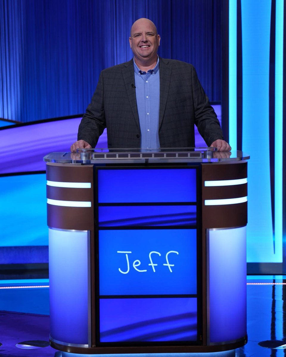 IndianaUniv's tweet image. Can you correctly guess this Jeopardy clue? 🤔
🚨 This Hoosier hero is trading fire trucks for trivia buzzers on national TV tonight...
💡 Who is Jeff Hague?
That’s right! — Fishers firefighter and IU alum Jeff Hague is stepping up to the podium on Jeopardy at 7:30 ET! 🔥📺…