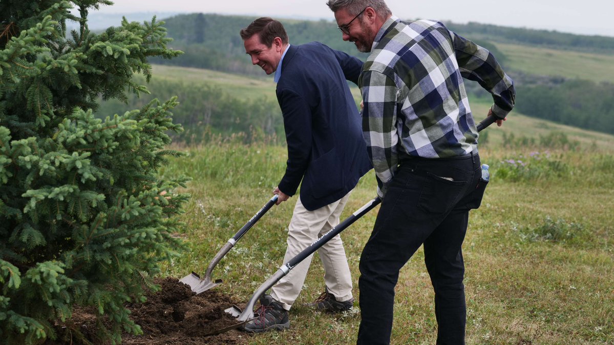NRCan's tweet image. Today, we announced a joint investment of over $125 million in funding for four tree-planting and habitat-restoration projects in Alberta.
Learn more: ow.ly/4lHp50WsVBg
#2BT