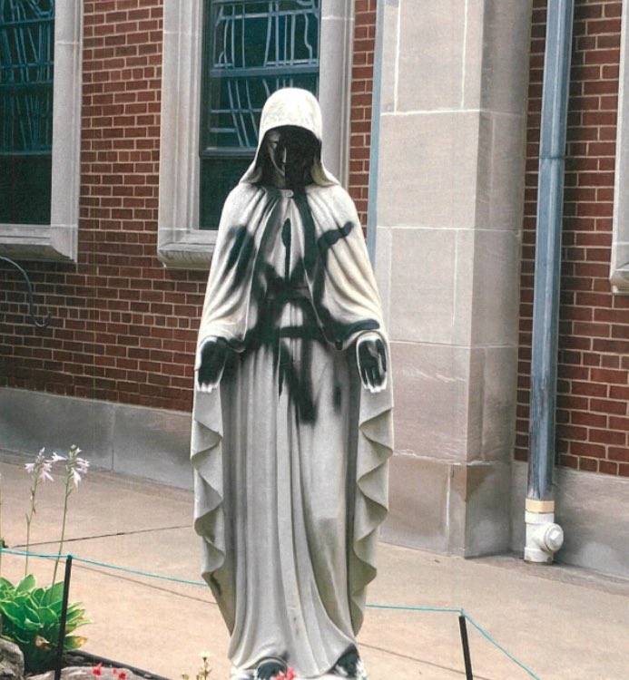 Sachinettiyil's tweet image. A statue of the Virgin Mary was found vandalized at St. Elizabeth of Hungary Church in Pennsylvania.
Image: Diocese of Pittsburgh