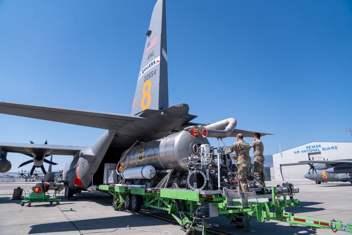 USNorthernCmd's tweet image. 🔥 Fighting fires from the sky!
The @NVNationalGuard’s 152nd AW & @146AirliftWing are battling wildfires with the Modular Airborne Fire Fighting System (MAFFS).
Read how these crews are protecting our communities ➡️ dvidshub.net/news/543208