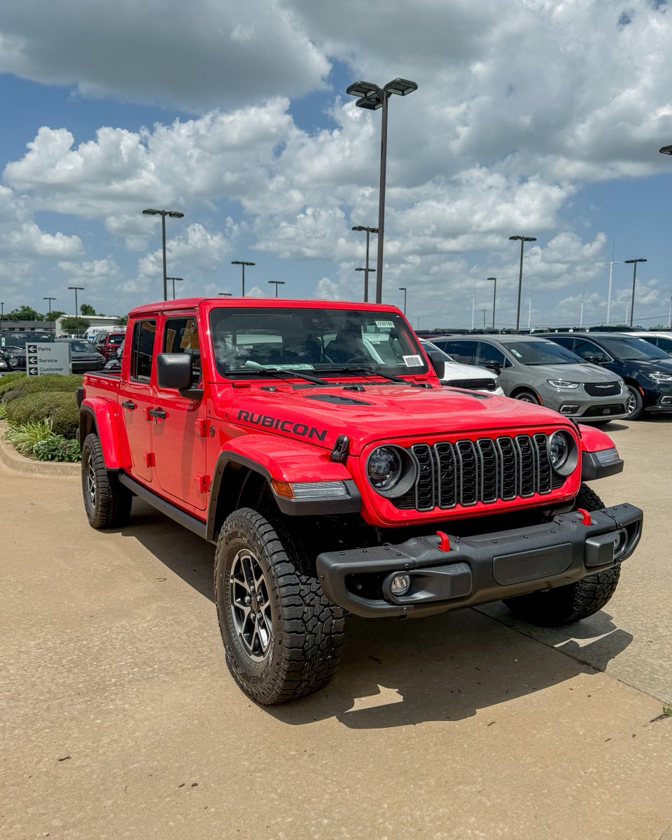 FowlerDodge's tweet image. 🚨 Jeep. Truck. Trail beast.
The Gladiator Rubicon is everything all at once — and it’s right here at Fowler Dodge.
#Fowler #FowlerAuto #FowlerDodge #GladiatorRubicon #TrailRated @fowlerauto