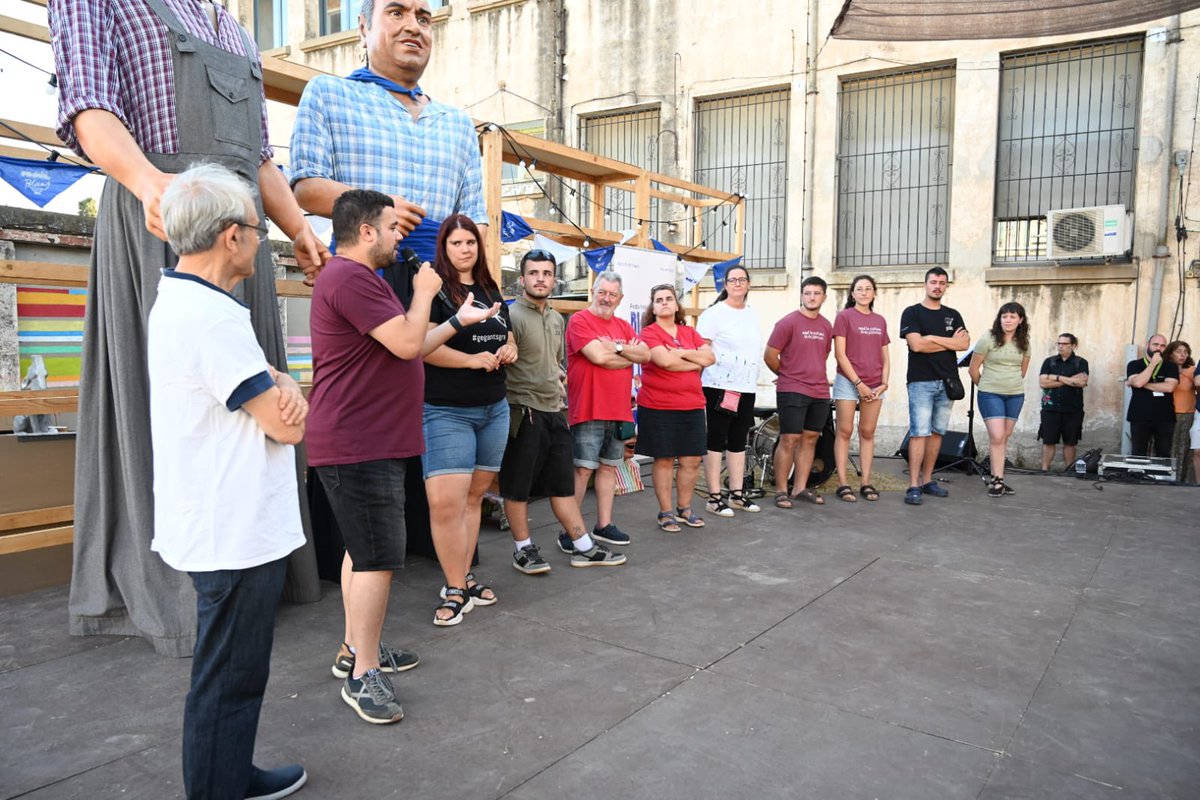 ⚪️🔵 Aquesta tarda, Roca Umbert ha estat l’escenari de la presentació de la programació de la Festa Major de Granollers 2025. Durant l’acte, s’ha desvetllat el centre d’interès que marcarà la temàtica d’enguany per a Blancs i Blaus!