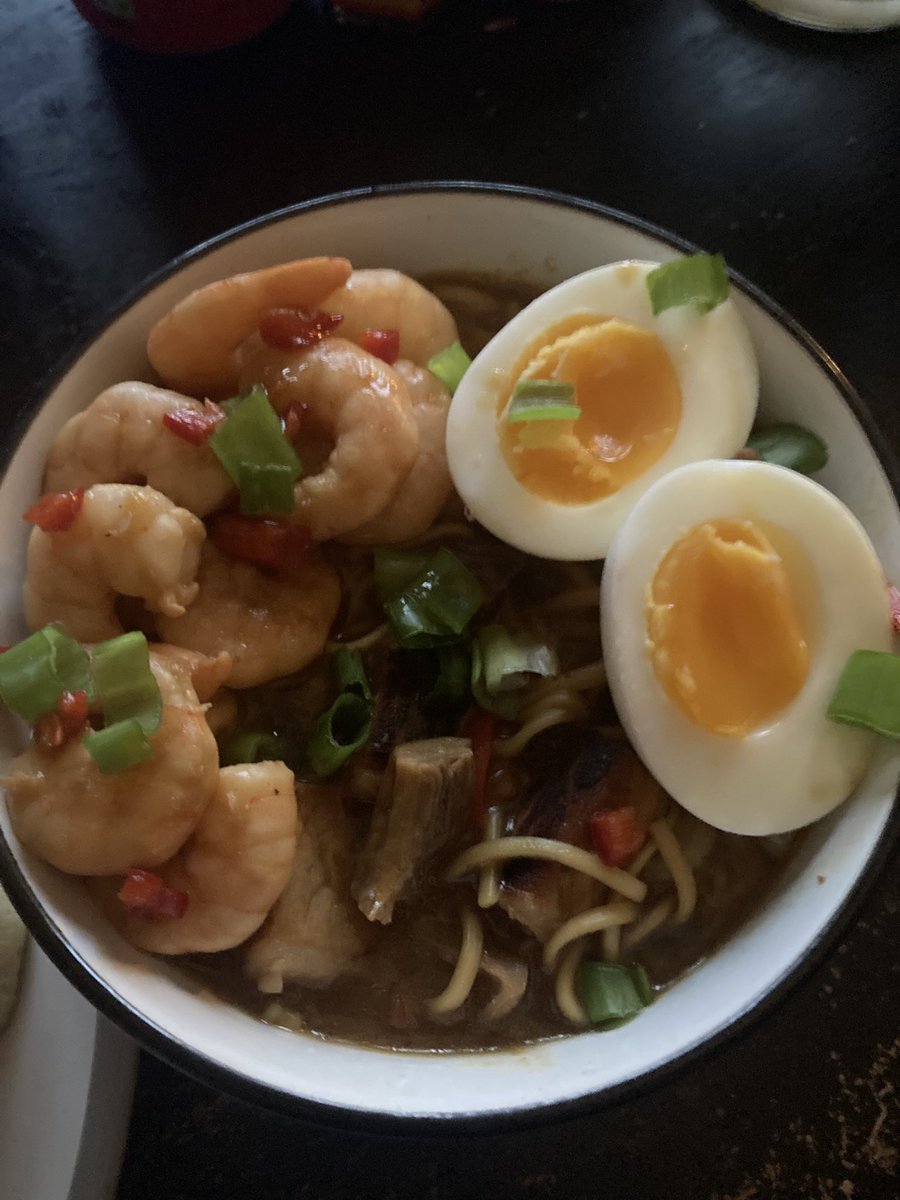 MikeyTheBuddie's tweet image. Headed east for dinner tonight…
A miso ramen bowl, with sticky mirin pork, spicy prawns, mushroom, spring onion and a boiled egg.
Steamed dumplings, with minced pork, prawns, spring onion and ginger.
Char siu pork bao buns.
With a rice vinegar, mirin and soy dipping sauce.