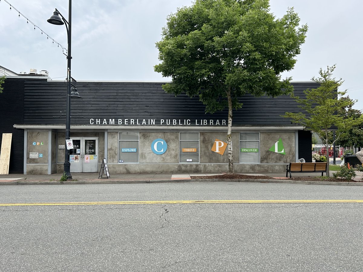 Paradeguy's tweet image. This is what happens to your town when things get Carrie’d away! Proud supporters of the BC film industry & all the talented folks who bring movie magic to life-while keeping Businesses Open As Usual! @CityofSurrey @CloverdaleNews @cloverdalebia @WhatsFilming @yvrshootstweets