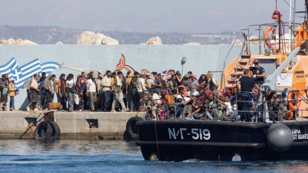 TheBritLad's tweet image. 🚨BREAKING: Today 247 illegal migrants arrived in Greece by boat from Libya and were all arrested.
Greece has STOPPED the right to apply for asylum and is now arresting anyone who arrives illegally.
Those who do not leave voluntarily may face prison sentences of up to 3 years.