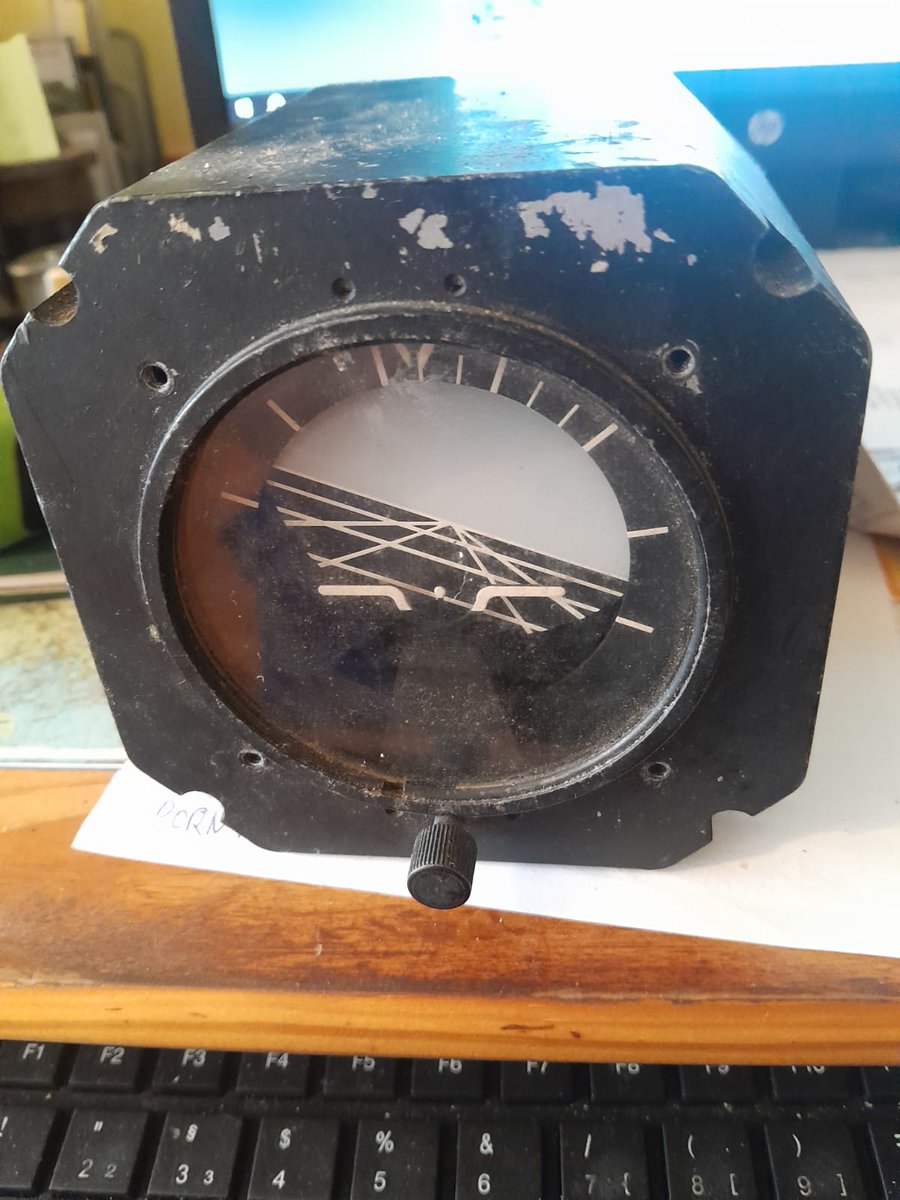 Barnie651's tweet image. Hallo Brauche mehr Followerpower: The Incictor-R.C. Allen Gyro Horizon indicator RCA-20-K5750-01.
Vorallen wo war dieser eingebaut