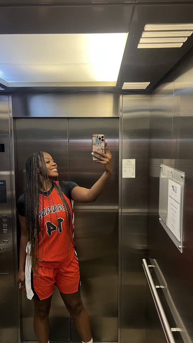 EMUWBB's tweet image. Pictured: The current leading scorer at the FIBA Youth Nations America Tournament!😤🦅🇨🇦

Sisi has 16 points and has Team Canada atop the A Pool with a 2-0 record including a win over Team USA!👏 

She is set for one more game tonight at 6:30 p.m. ET!

#EMUEagles | #GreenLightGO