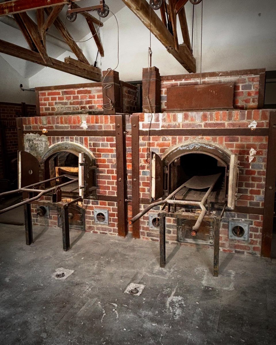 kevinbossuet's tweet image. En me rendant sur le site du camp de concentration de #Dachau, je n’ai pas pu m’empêcher de penser à tous ces paltoquets incultes qui utilisent le mot génocide à longueur de temps sans savoir ce que c'est. En faisant ça, ils crachent sur les victimes de la barbarie nazie !