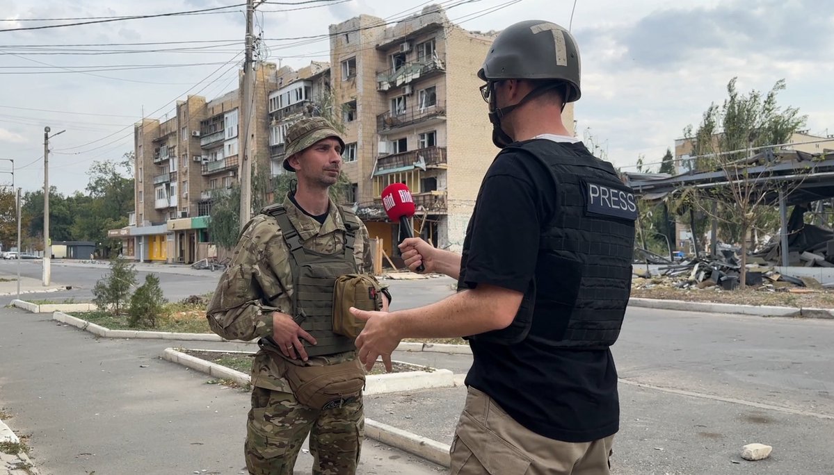 JulianRoepcke's tweet image. #Analyse
Zehn Monate sind vergangen, seit ich zuletzt in Pokrowsk war. Schon damals war die Lage schwierig – russische Truppen befanden sich nur etwa zehn Kilometer von der Stadtgrenze entfernt.
Seither hat sich die Situation erheblich verändert – leider ausschließlich zum…