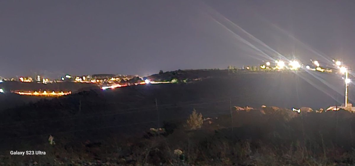 hagitofran's tweet image. כמו גנבים בלילה.
מתנחלים מציבים עכשיו קרוואנים באדמות בתיר. במאחז לא חוקי. בעידוד מועצת גוש עציון ולשמחת ממשלת ישראל.