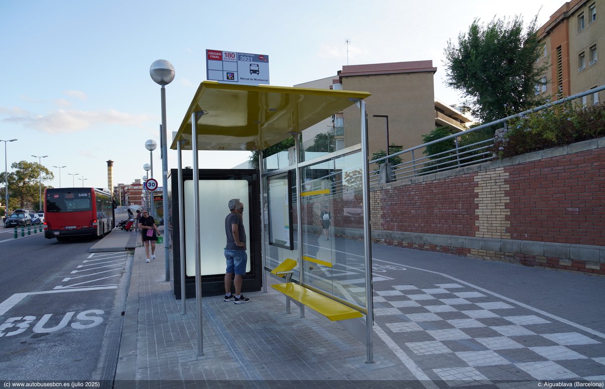 AutobusesBCN's tweet photo. Este lunes, y casi sin previo aviso, ha vuelto a circular la línea #BusBarri 180 de @TMB_Barcelona . Se recupera tras las movilizaciones vecinales que denunciaban fallos en el servicio a demanda y pedían el regreso del bus de barri tradicional. El 180 vuelve con una frec. de 35m. https://t.co/D6oVv3MXDH
