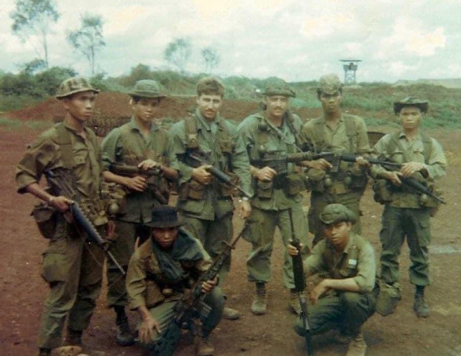 MAC_VSOG's tweet image. Ron ‘Deak’ DeCarlo and Bob ‘The Baron’ Bechtoldt with Recon Team Auger, Command and Control South