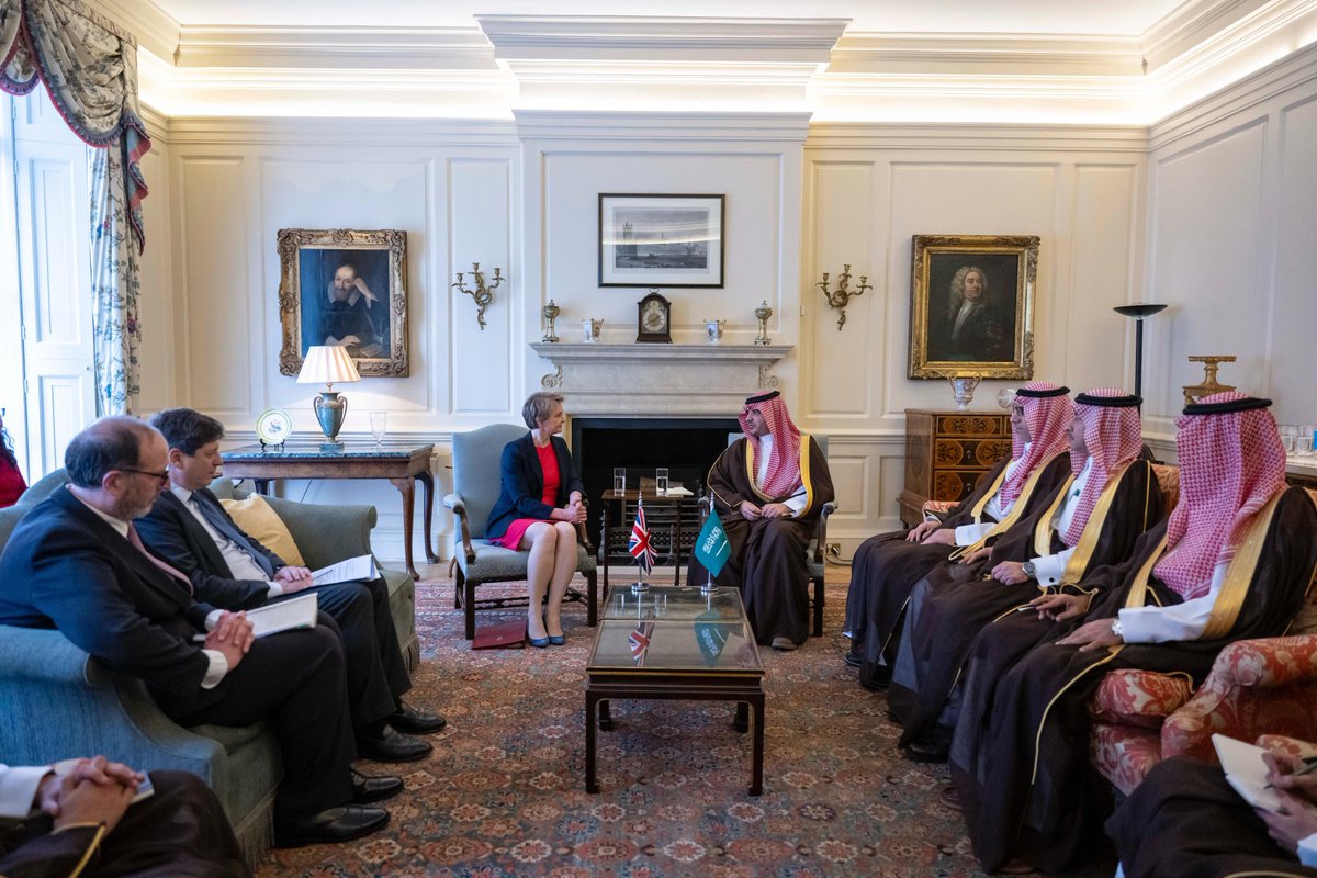 AbdulazizSNA's tweet image. بتوجيهات سمو سيدي ولي العهد رئيس مجلس الوزراء-حفظه الله- اجتمعت اليوم مع معالي وزيرة الداخلية البريطانية إيفيت كوبر @YvetteCooperMP واستعرضنا الموضوعات ذات الاهتمام المشترك، وتطلعنا لتعزيز التعاون القائم في إطار العلاقات التاريخية بين بلدينا،،،