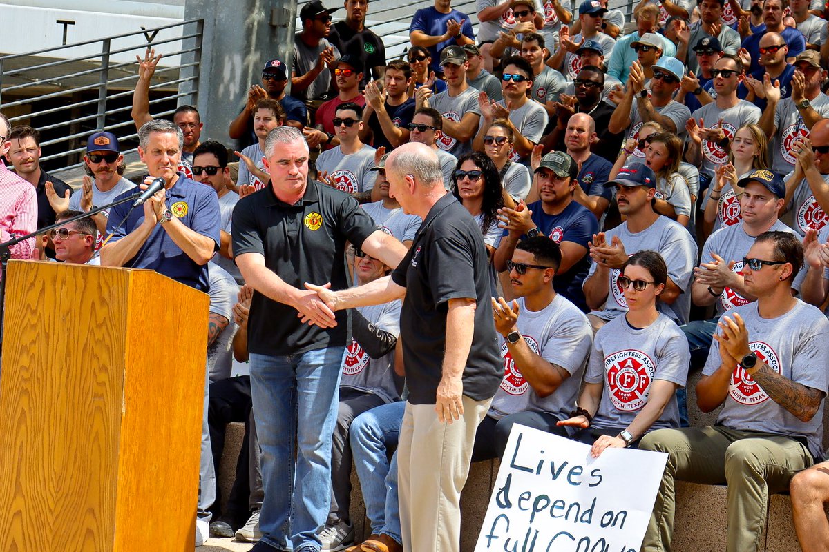 IAFFPresident's tweet image. Hundreds of #AustinTX fire fighters rallied outside City Hall today with a clear message: 4-person crews save lives.
The proposed budget calling for cutting the number of FFs on each company is reckless — and the City Council must ensure Austin keeps 4 FFs for everyone’s safety.