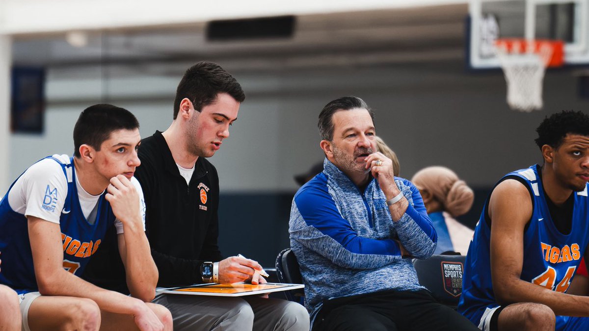 RyleyMcclaran's tweet image. Year 4 in the books❤️🐅

Older I get the more I realize the relationships &amp;amp; memories is what makes it so special. AAU is toxic, 50% of the courts consists of angry ppl &amp;amp; selfishness. So blessed I work for a program &amp;amp; coached a TEAM that made each other better &amp;amp; had joy doing it!