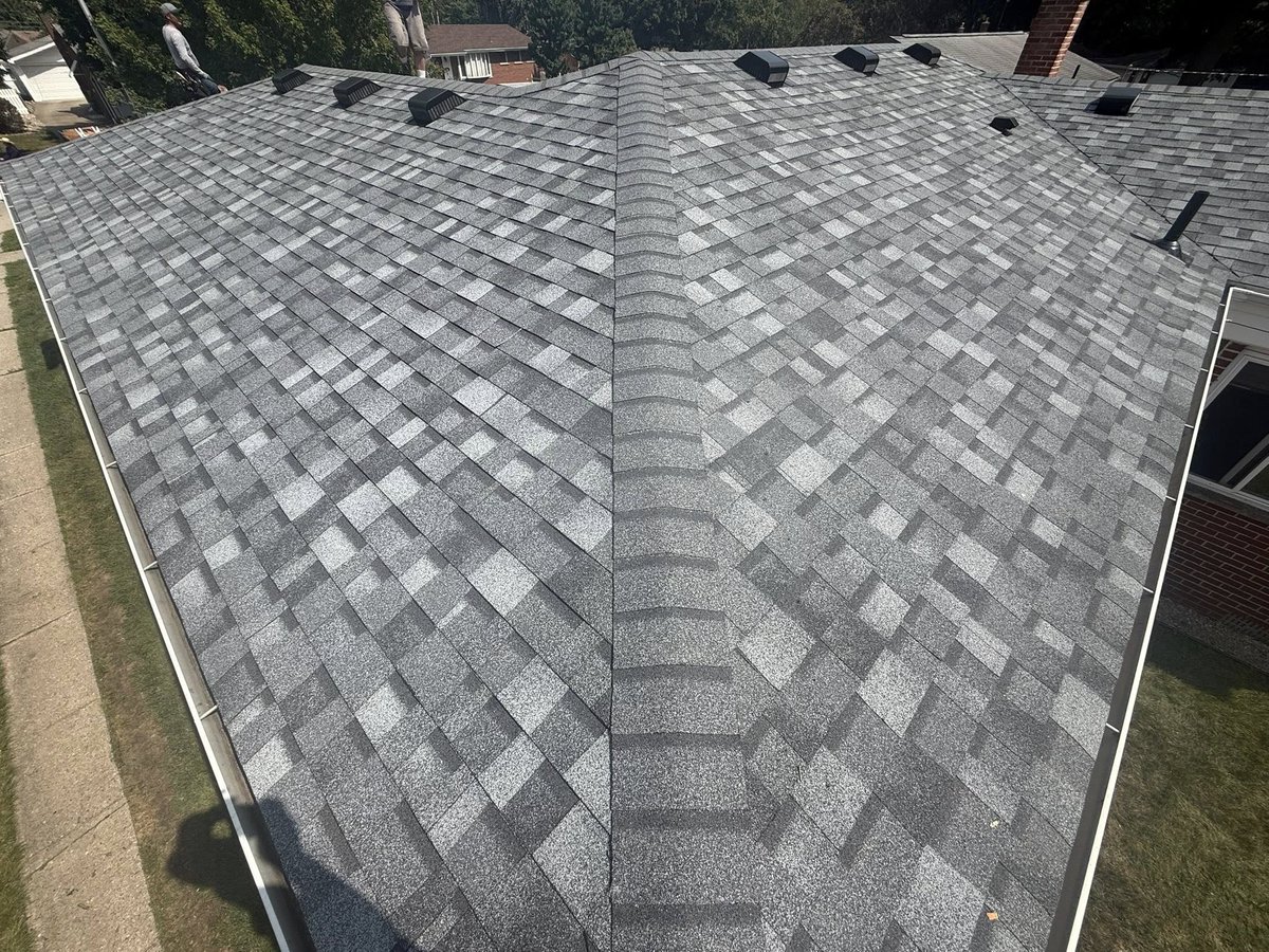 brightview_Cstr's tweet photo. We don’t cut corners, we build roofs on solid decking for lasting strength! Just finished with Owens Corning Duration® shingles in Slate Stone Gray. No money down &amp; free estimates. Call 734-512-6546 or visit https://t.co/LgylmB49TT #Roofing #OwensCorning #DetroitRoofers https://t.co/AFKWsptguk