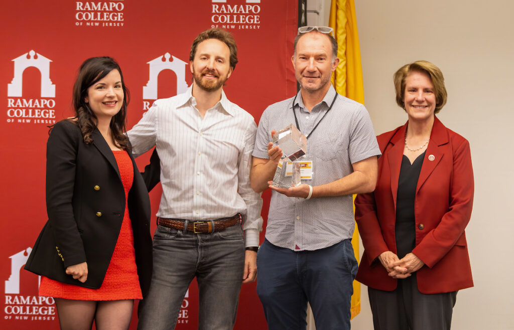 BaskinEng's tweet image. 🎉 Congrats to #BaskinEngineering Professor Ed Green who received the @RamapoCollegeNJ Investigative Genetic Genealogist Award for his pioneering work in paleogenomics, population genetics, and computational biology methods in forensic work. 👏