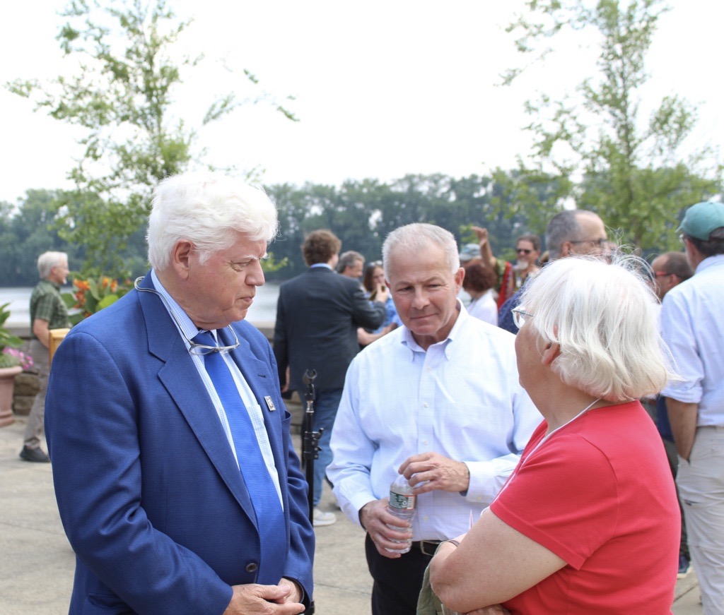 RepJohnLarson's tweet image. I joined @GovNedLamont, Mayor Arunan Arulampalam and @RiverfrontRecap in Hartford today to announce new funding for our parks. Along with funds we secured in Congress, these grants will help connect the Hartford and Windsor Riverwalks & support new recreational opportunities.