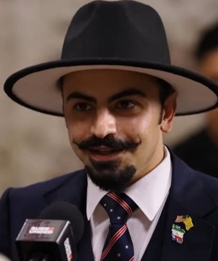 arashramezani68's tweet image. کاش یکی حوصله داشت عکس تمام اکانتهای معروف سلطنتطلب رو توی یه تصویر جمع میکرد و وسطش عکس این خوشسبیل رو میذاشت: