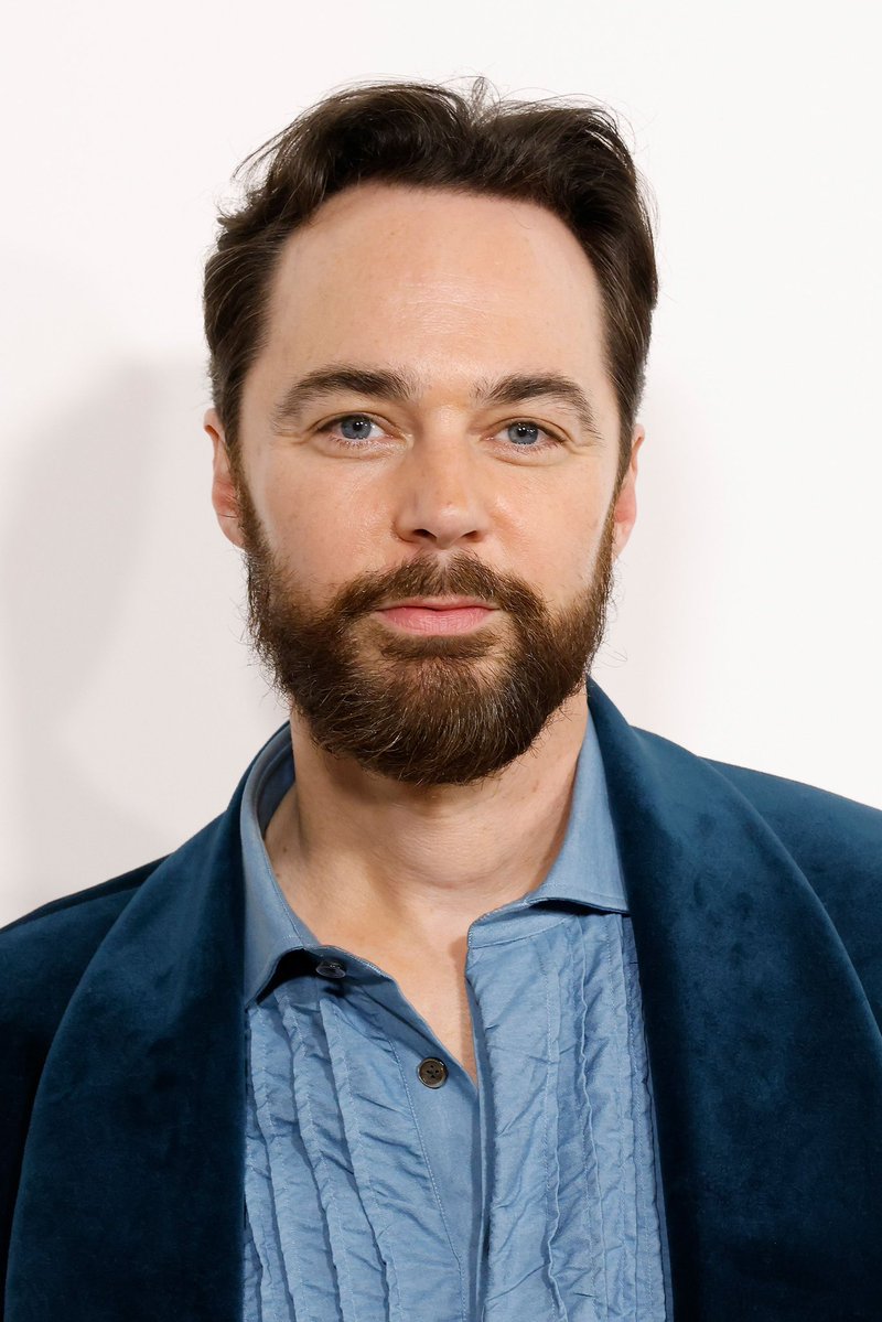 PopCrave's tweet image. Jim Parsons criticizes Donald Trump for eliminating access to LGBTQ+-focused counselors from the 988 Suicide & Crisis Lifeline:
“I think it’s quite literally criminal. It’s one of the kinds of decisions that you’re like, there’s no good reason for it… it’s never going to be…