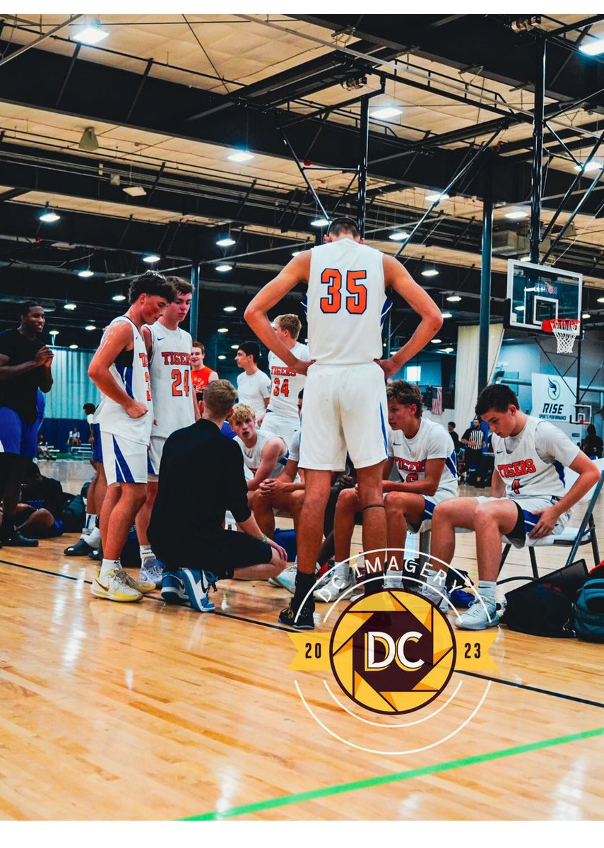 Coach_Jordan4's tweet image. Year 1 of head coaching ✅ Super proud of my team and the whole program @tigers950 thank you for the opportunity! How good of a person you are brings the good out of others. #tigers4life