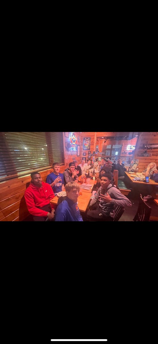 Coach_Jordan4's tweet image. Year 1 of head coaching ✅ Super proud of my team and the whole program @tigers950 thank you for the opportunity! How good of a person you are brings the good out of others. #tigers4life