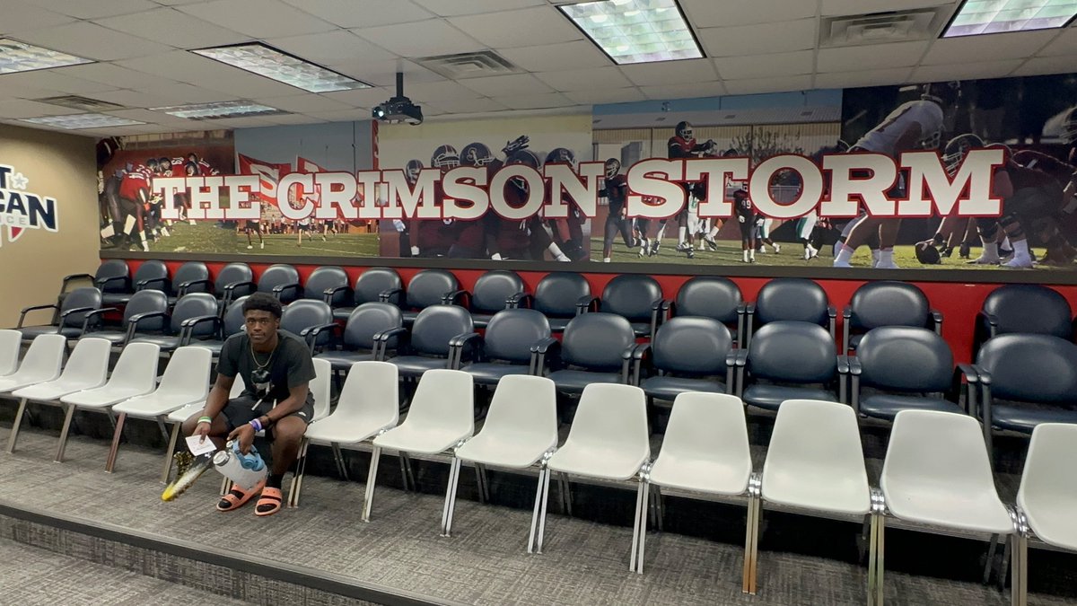 ShawnHatcher51's tweet image. Just checked in at @SNUFootball camp ready to compete.💪🏾💯