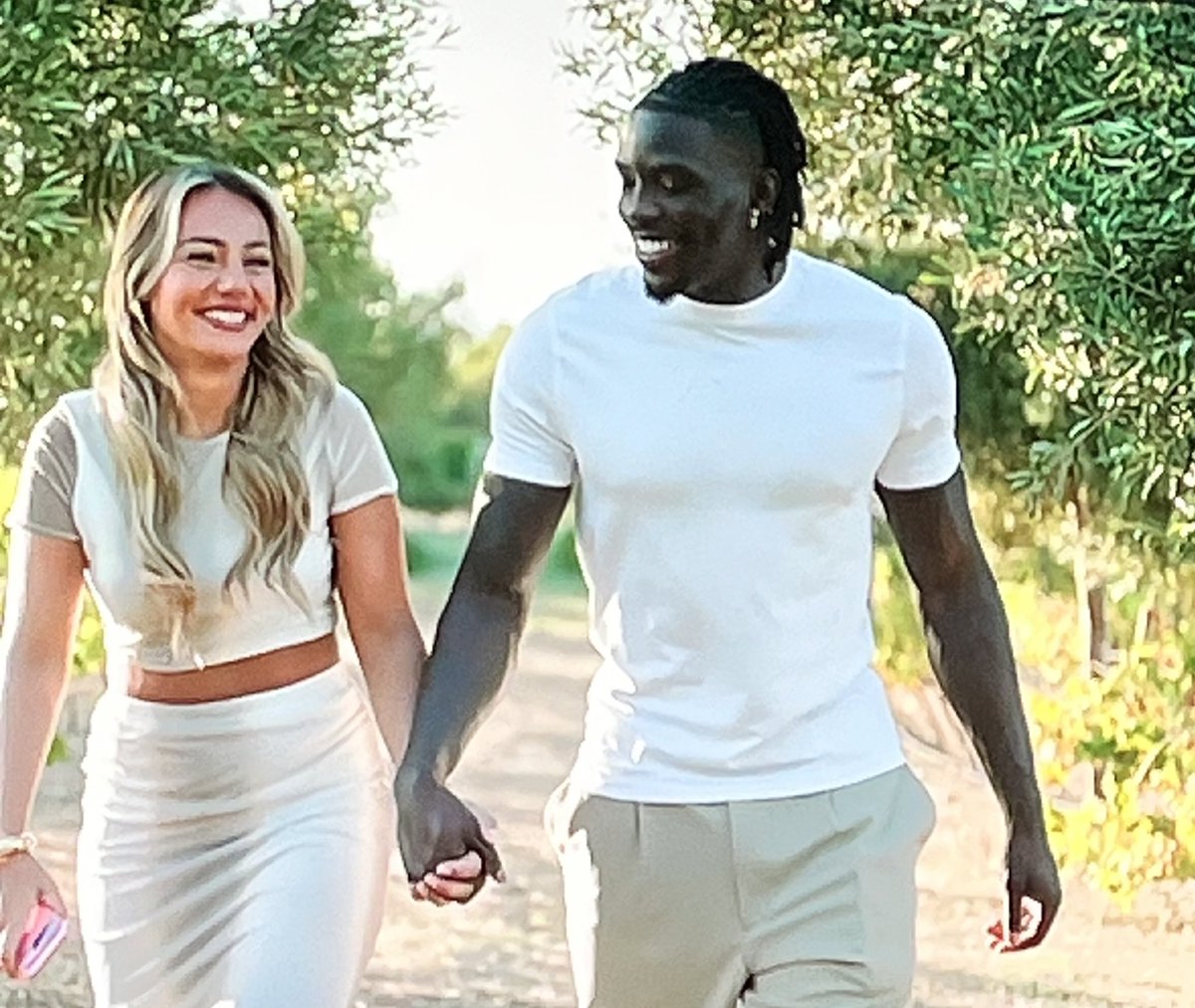Crayolashots's tweet image. They really think they winning this 50k. Dejon you is a GAME PLAYER. #LoveIsland