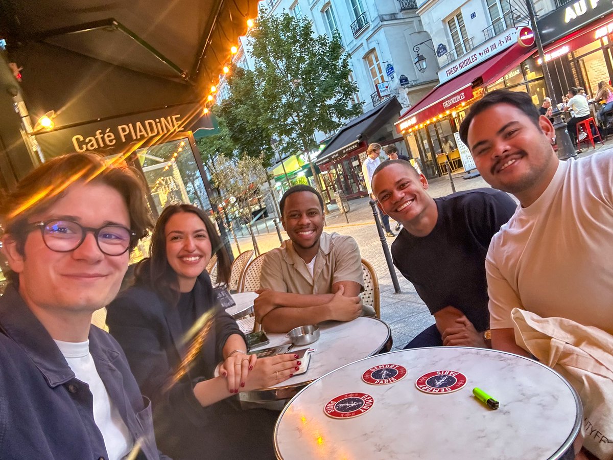 En France, le soleil ne se couche jamais.

Chez les @jeunesenmarche, notre ambition est de permettre à chaque jeune de s'engager. Peu importe où il est.

Merci aux anciennes équipes de coordination des JEM Outre-Mer pour cet échange sur les problématiques des jeunes ultramarins.