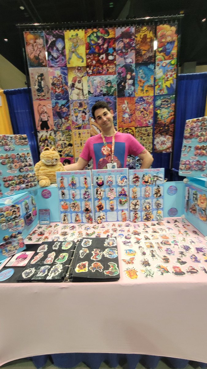 CheeseWarlord's tweet image. Some dealers room pics when wandering around at Connecticon (ft @bittybat69 )