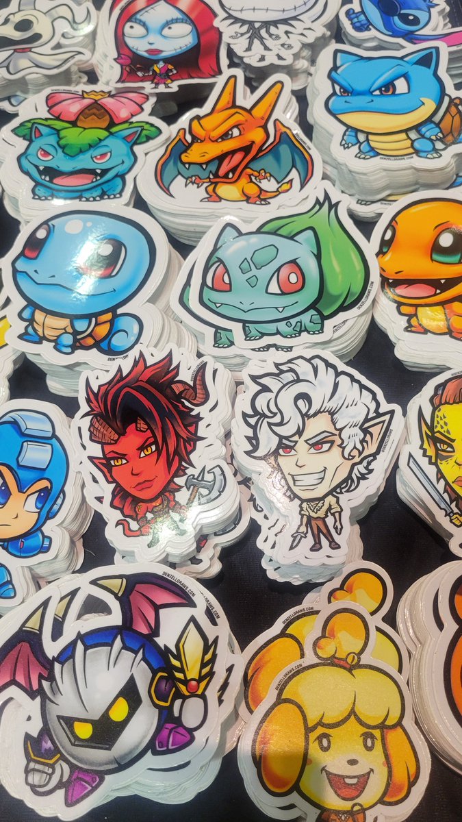 CheeseWarlord's tweet image. Some dealers room pics when wandering around at Connecticon (ft @bittybat69 )