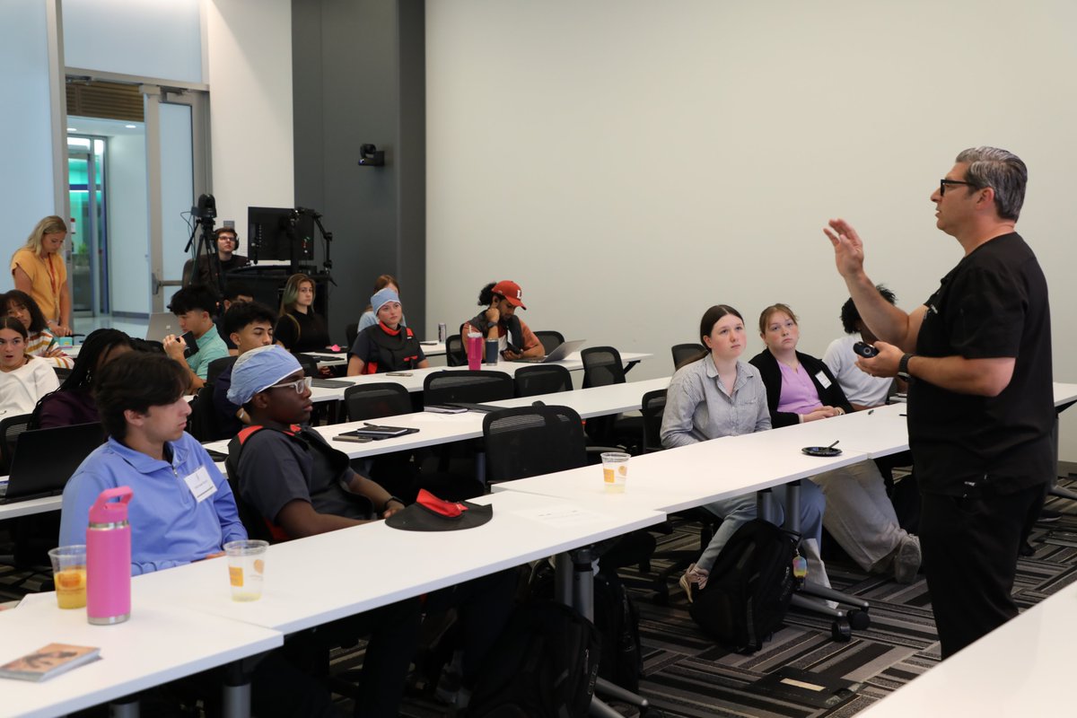 JacobsInstitute's tweet image. This summer, 27 high school students joined the JI for a 2-week deep dive into stroke, public health &amp;amp; healthcare equity. Proud of these future leaders in healthcare. They also shadowed experts in catheterization labs. Thanks to all our guest speakers &amp;amp;
@cabrinihealthNY