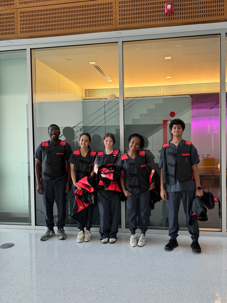 JacobsInstitute's tweet image. This summer, 27 high school students joined the JI for a 2-week deep dive into stroke, public health &amp;amp; healthcare equity. Proud of these future leaders in healthcare. They also shadowed experts in catheterization labs. Thanks to all our guest speakers &amp;amp;
@cabrinihealthNY