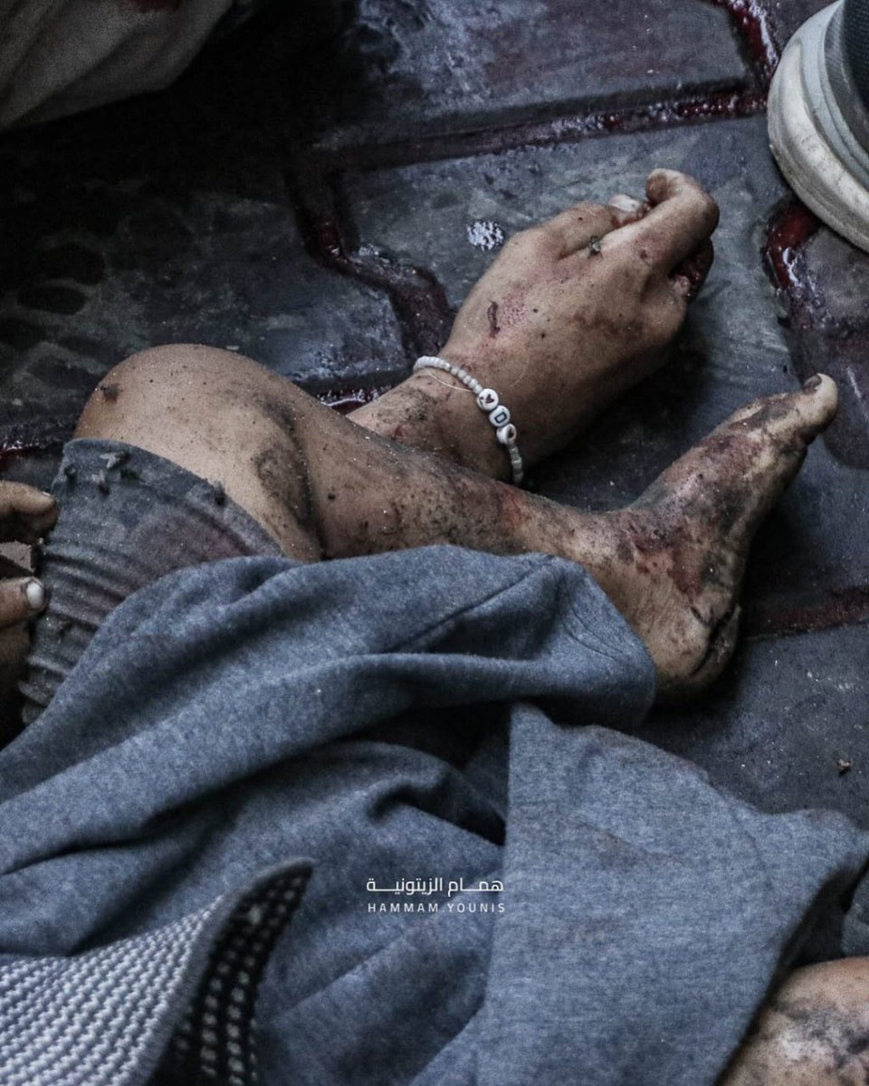 gazanotice's tweet image. ⚠️Sensitive Content ⚠️
🚨BREAKING: She held her little brother tightly, her bracelet still around her wrist,
Both were killed in an Israeli airstrike on Gaza City.
Another childhood erased in a moment.