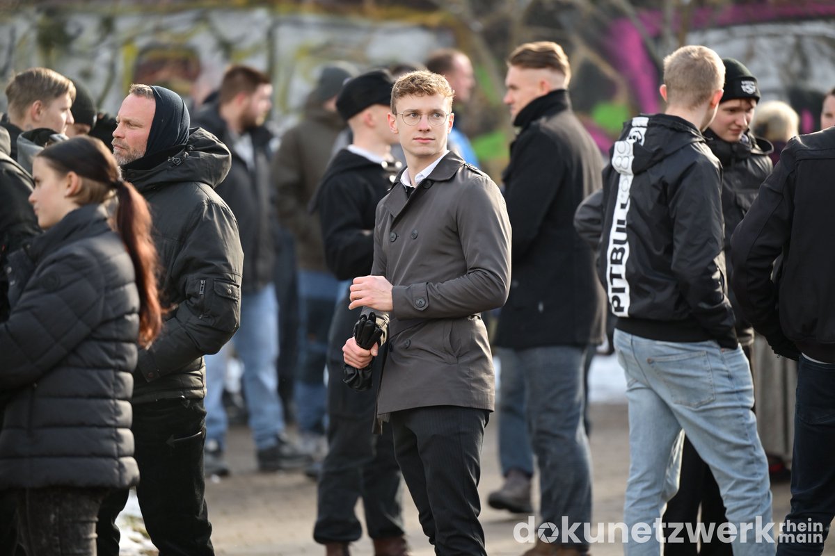 m_t_mask's tweet image. Der „ehemalige Neonazi“ mit dem falschen Impressum, der jetzt als Coach ins OnlyFans-Business einsteigen will hat also dieses Jahr noch mit Leuten von der Identitären Bewegung und der JA demonstriert. Spannend.
Wird er der neue Lukas Courtial?