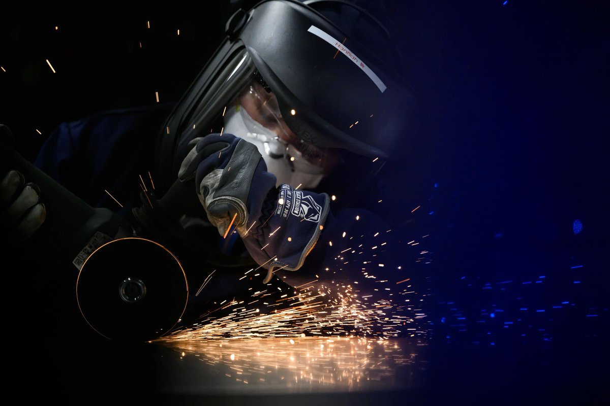 CFS_energy's tweet image. Scenes of progress from around our Devens, Massachusetts, campus.
🧲 A team member unseals a test case containing a toroidal field (TF) magnet after a completed test. Magnets are temporarily placed in test cases before going inside a cryostat, a container that recreates the…