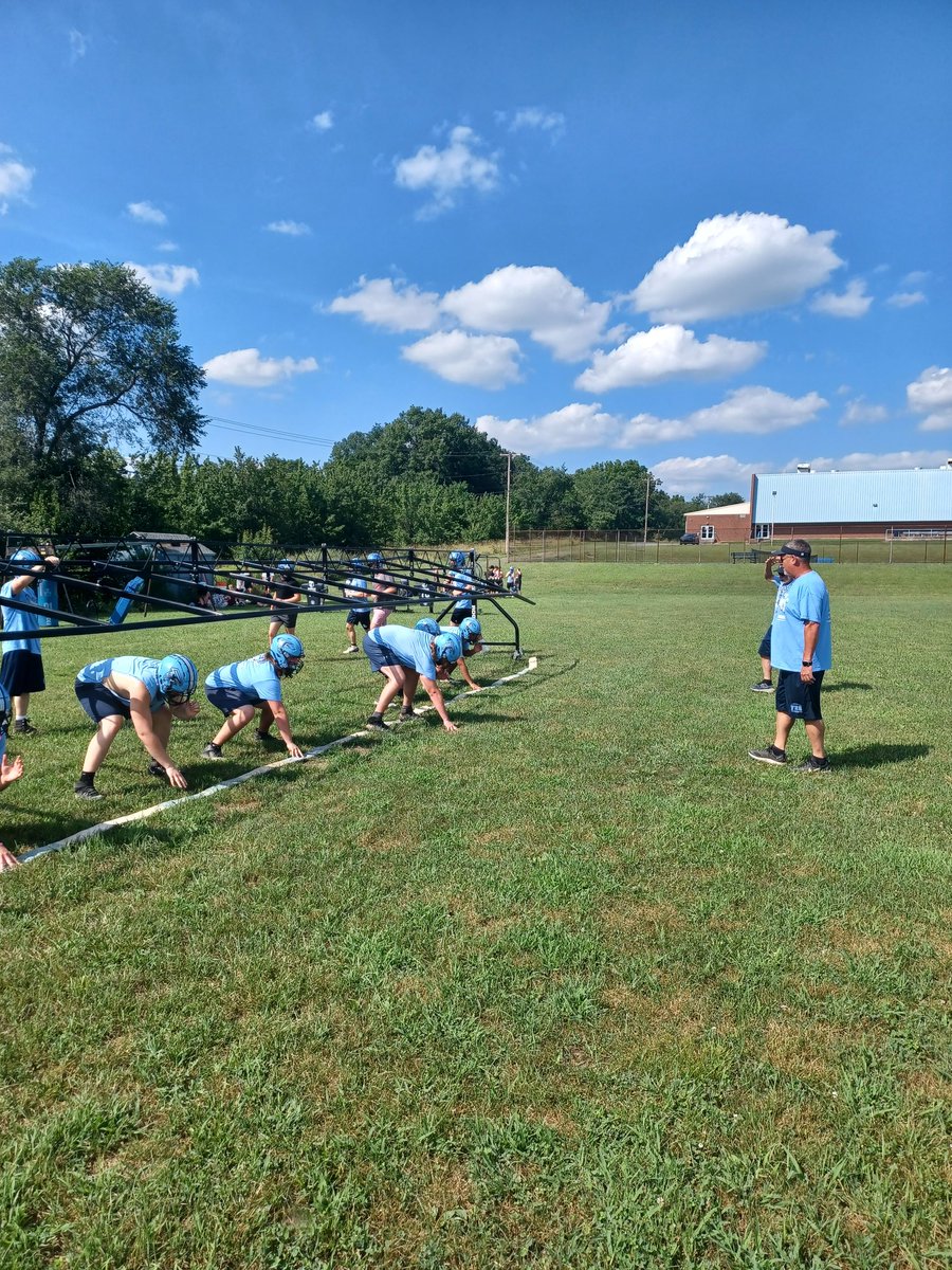joebrowvm's tweet image. Posted up in Short Gap, where the Frankfort Falcons (14-0 in 2024) will defend their Class AA state championship this fall. #wvprepfb @MetroNewsSports