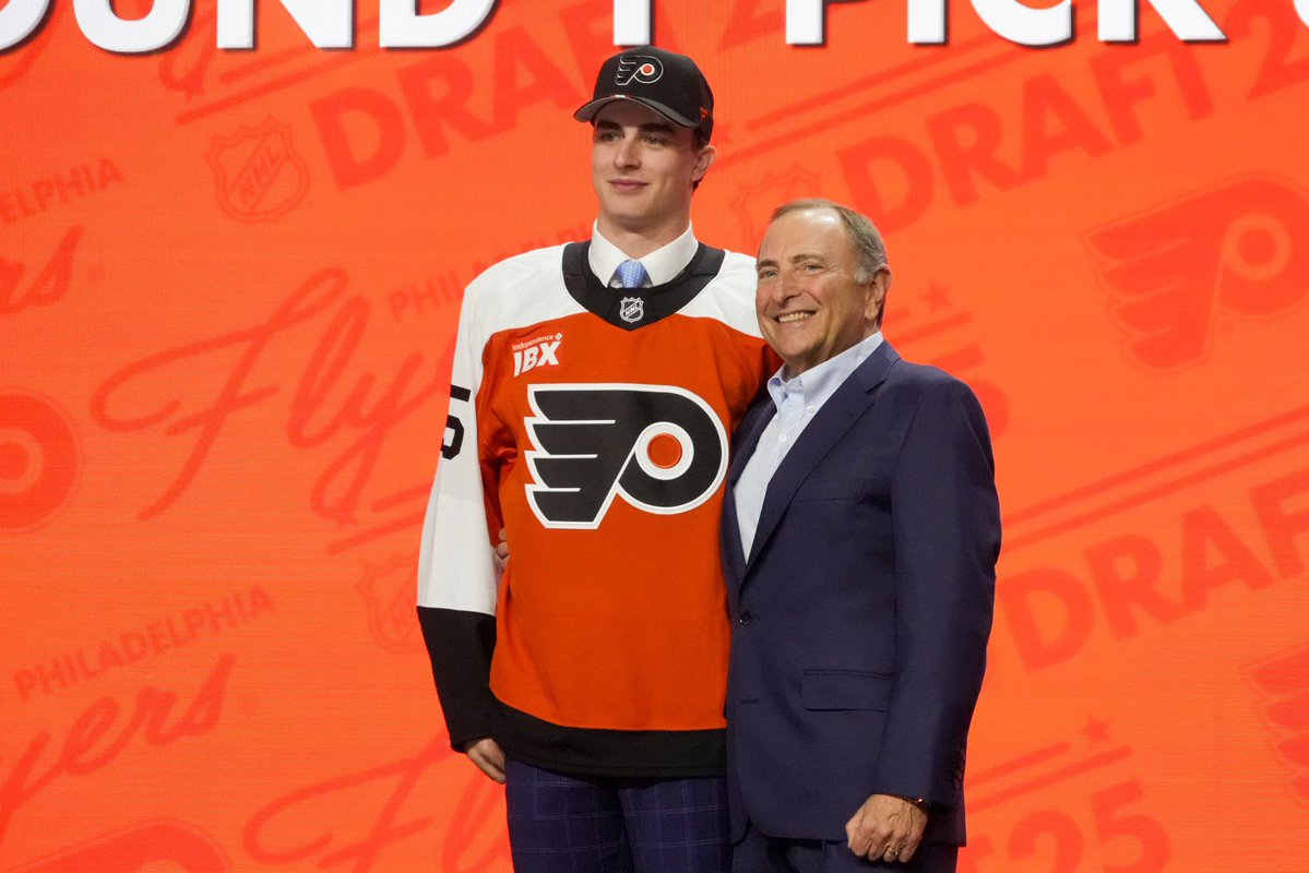 C_Robinson247's tweet image. 🚨 Massive get in East Lansing 🚨
No. 6 overall NHL Draft pick Porter Martone is headed to Michigan State. The former Brampton Steelheads captain gives the Spartans a top-line weapon as they chase a national title(FREE)
247sports.com/college/michig…