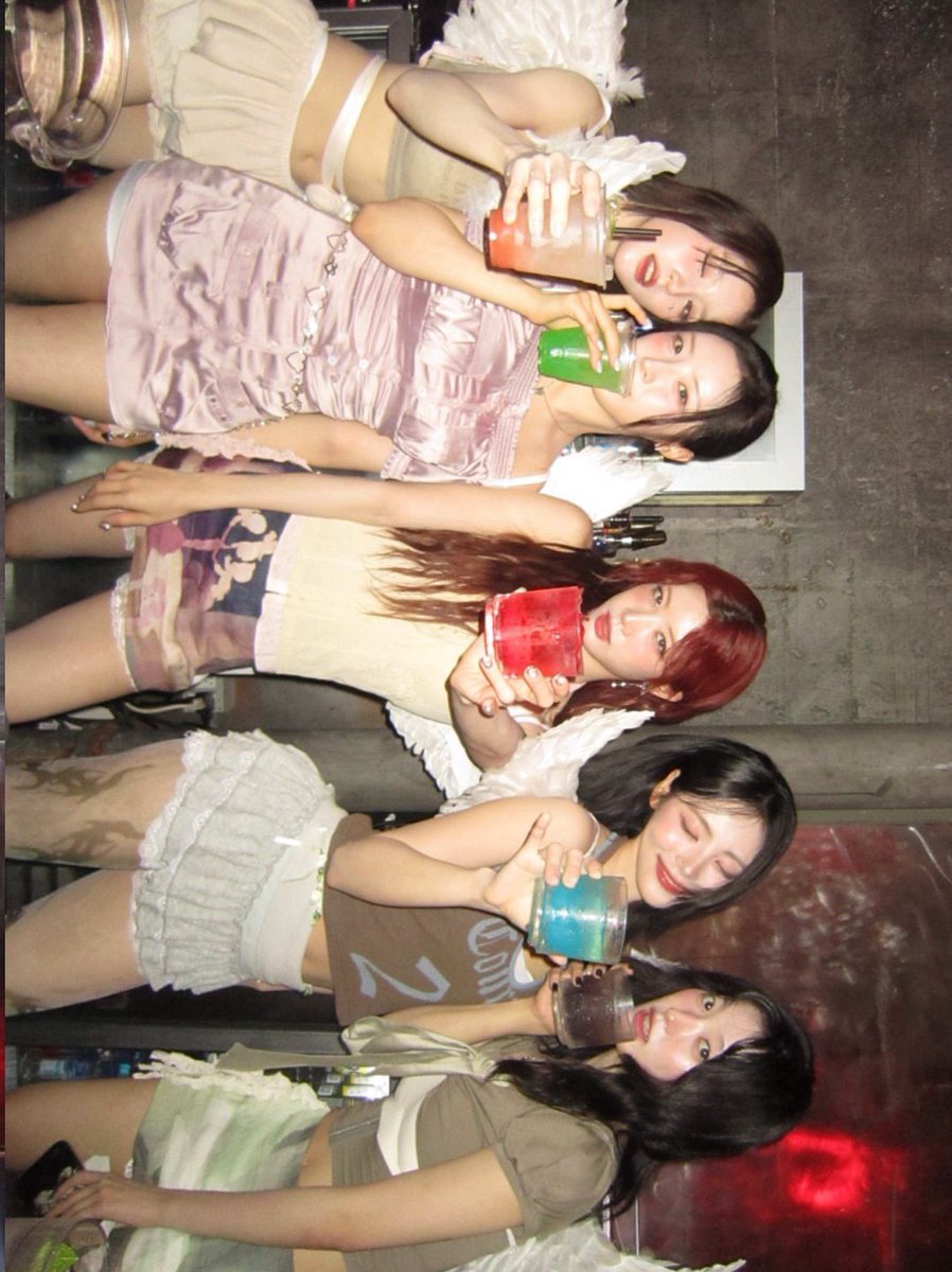 loonaboard's tweet image. 