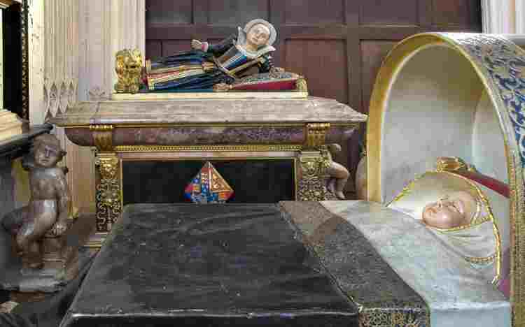 richardmarcj's tweet image. When James I and Queen Anne of Denmark had their sixth child, Princess Mary, in Greenwich in 1605, it was the first birth in the English royal family in *68 years*.
Mary died at 2 years old.