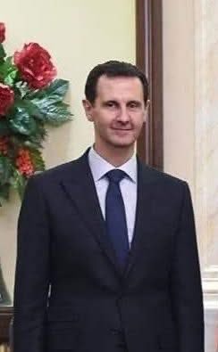 bashar__asad's tweet image. الشخص على اليمين لديه كرامة ومروءة دفعته لحمل السلاح للدفاع عن أهله المحاصرين في السويداء .. لا يوجد أي سجل سلبيات معروف له .. بالأيام الماضية تعرض لأبشع حملة تنمر بسبب مظهره على يد شبيحتي السابقين
الشخص على اليسار (أنا) ارتكبت جرائم قتل بحق مليون شخص وعذبت وأخفيت مئات الآلاف في…