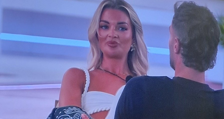 clivetheunicorn's tweet image. Asking the woman who ISN'T in your couple whether she's wearing undies IN FRONT of the woman you ARE in a couple with is wild but so expected rn #loveisland #loveislanduk