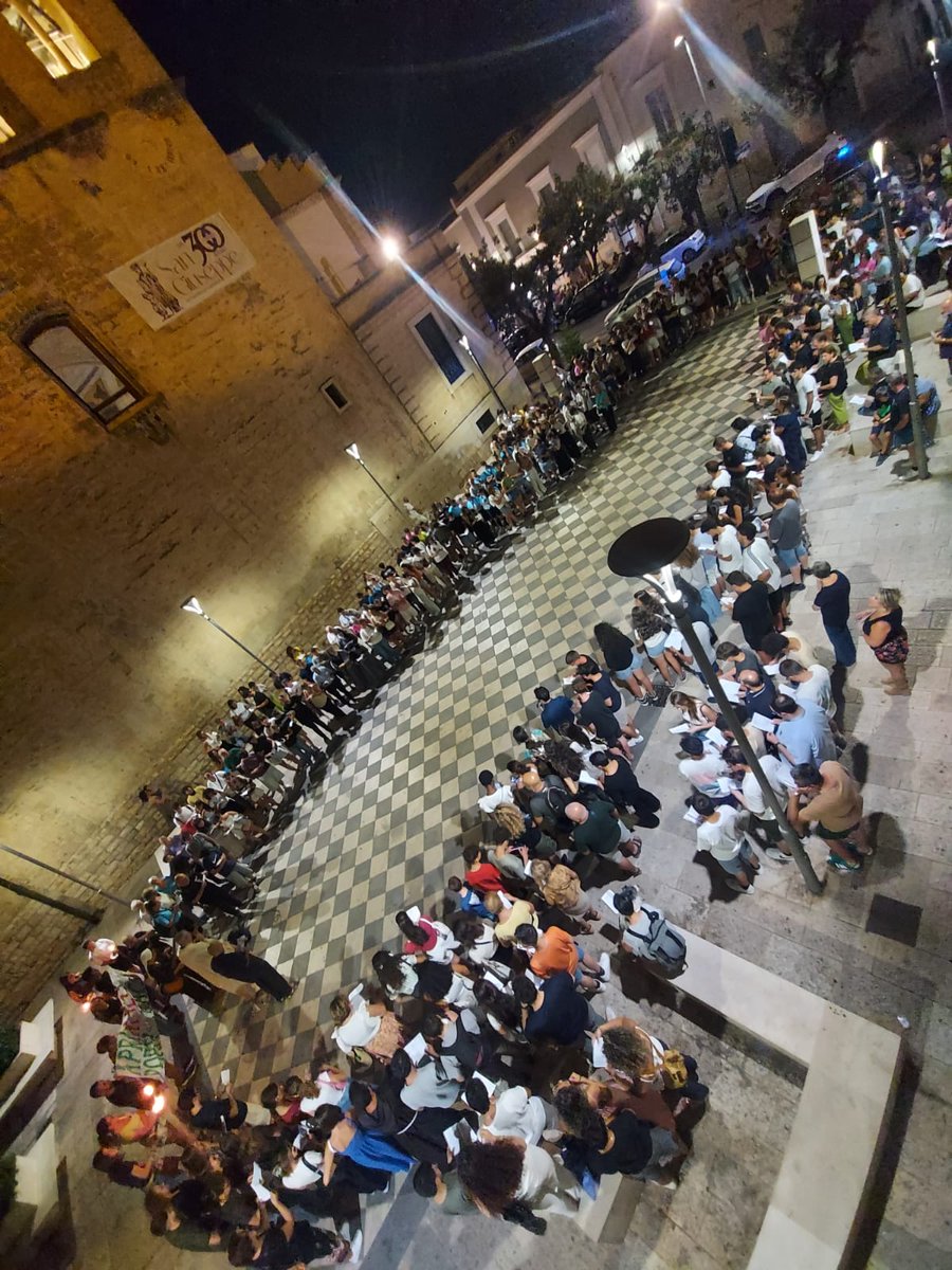 donTonio66's tweet image. L'incontro di preghiera e la marcia dei giovani della Diocesi che fra qualche giorno parteciperanno a Roma al Giubileo dei Giovani. Sono venuti a Capurso, guidati dall'Arcivescovo Giuseppe, che ha dato loro il Mandato.
Giovani sempre, nel ❤️!